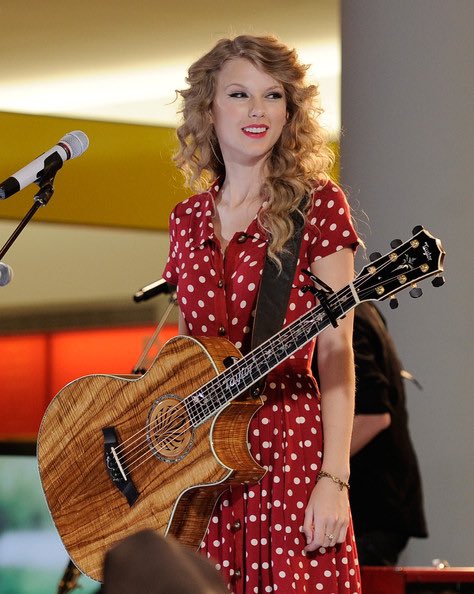 another classic guitar from the early years of taylor’s career. she’s also an icon.