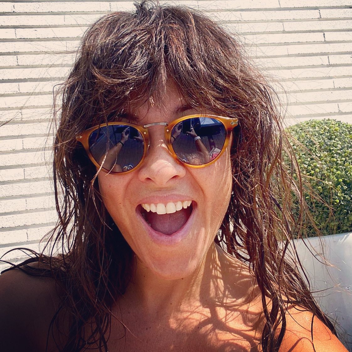 vanesamartin_'s tweet photo. Os leo feliz!!! Domingo cargando pilas para lo que viene!!! Mañana os enseño la portada de mi nuevo disco!!! Siiiii lleva un siete... pero faltan dos palabras!!! Adivinen!!! Siete _____ __ !!!!! 🔥🔥🔥🔥 Gracias por volar conmigo!!!!!! #Yvuelo https://t.co/rsjnIEr6HU