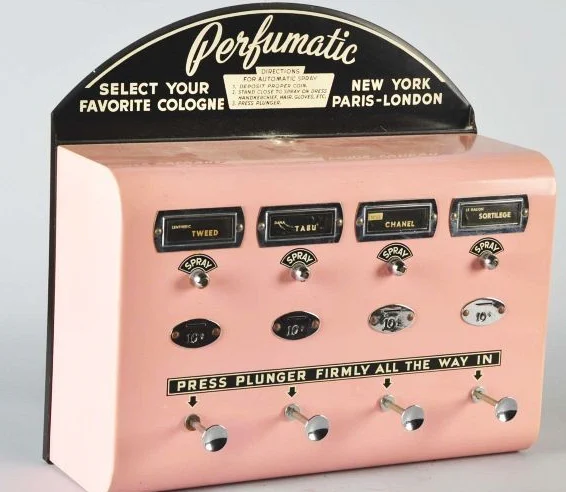 香水を忘れたときに重宝した？1950～60年代に米国で流行った香り自販機！