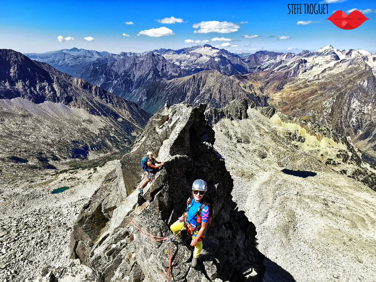 ETroguet's tweet photo. Cresta de los 15 gendarmes de Alba 🧗🏻♀️, to Pico de Alba (3.118m) 🖤!!
Another beautiful Pyenees classic ridge ♥️!!
And what a amazing & lovely team 🥰♥️!!
10,7km ⬆️1.600m
#PicoDeAlba #Alba #Benasque #Pyrenees #BeyondAdventure #xBathlete #ForYourMountain https://t.co/wNhOETgg5Q