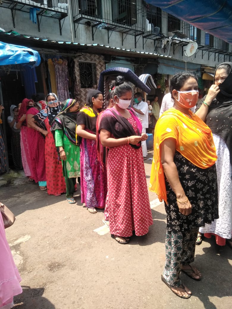 cacr6's tweet image. Reaching the unreached transgender community at Malwani Malad n commercial sex workers at Kamathipura with 300 ration kits, cotton gowns n sanitary pads courtesy @techmahindracsr @RISEInfinityF #jeevanrath