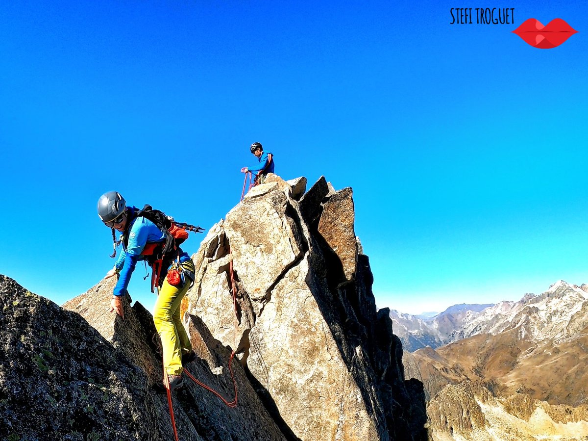 ETroguet's tweet photo. Cresta de los 15 gendarmes de Alba 🧗🏻♀️, to Pico de Alba (3.118m) 🖤!!
Another beautiful Pyenees classic ridge ♥️!!
And what a amazing & lovely team 🥰♥️!!
10,7km ⬆️1.600m
#PicoDeAlba #Alba #Benasque #Pyrenees #BeyondAdventure #xBathlete #ForYourMountain https://t.co/wNhOETgg5Q