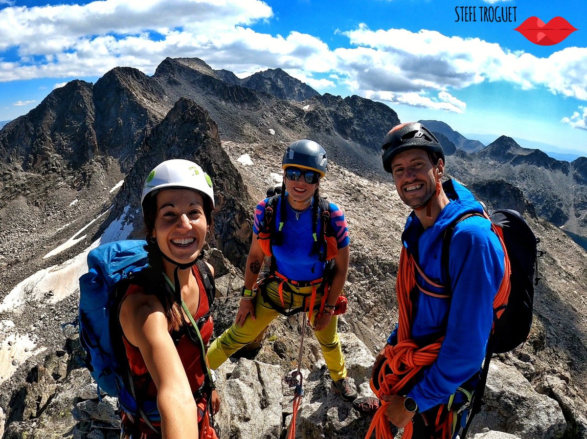 ETroguet's tweet photo. Cresta de los 15 gendarmes de Alba 🧗🏻♀️, to Pico de Alba (3.118m) 🖤!!
Another beautiful Pyenees classic ridge ♥️!!
And what a amazing & lovely team 🥰♥️!!
10,7km ⬆️1.600m
#PicoDeAlba #Alba #Benasque #Pyrenees #BeyondAdventure #xBathlete #ForYourMountain https://t.co/wNhOETgg5Q