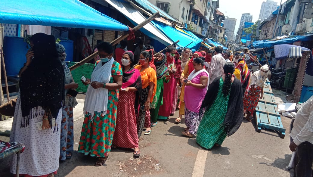 cacr6's tweet image. Reaching the unreached transgender community at Malwani Malad n commercial sex workers at Kamathipura with 300 ration kits, cotton gowns n sanitary pads courtesy @techmahindracsr @RISEInfinityF #jeevanrath