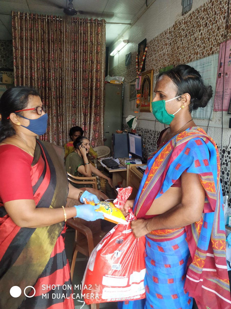 cacr6's tweet image. Reaching the unreached transgender community at Malwani Malad n commercial sex workers at Kamathipura with 300 ration kits, cotton gowns n sanitary pads courtesy @techmahindracsr @RISEInfinityF #jeevanrath