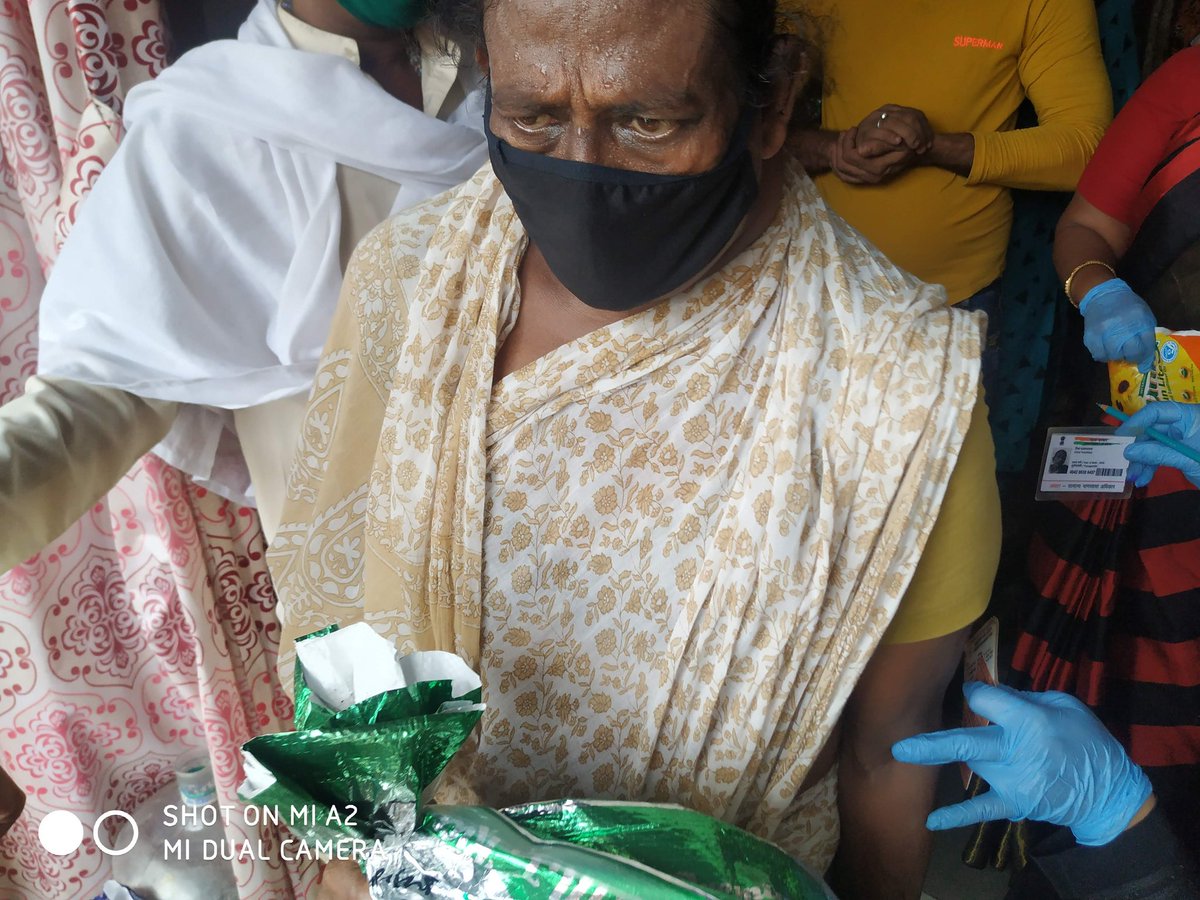 cacr6's tweet image. Reaching the unreached transgender community at Malwani Malad n commercial sex workers at Kamathipura with 300 ration kits, cotton gowns n sanitary pads courtesy @techmahindracsr @RISEInfinityF #jeevanrath