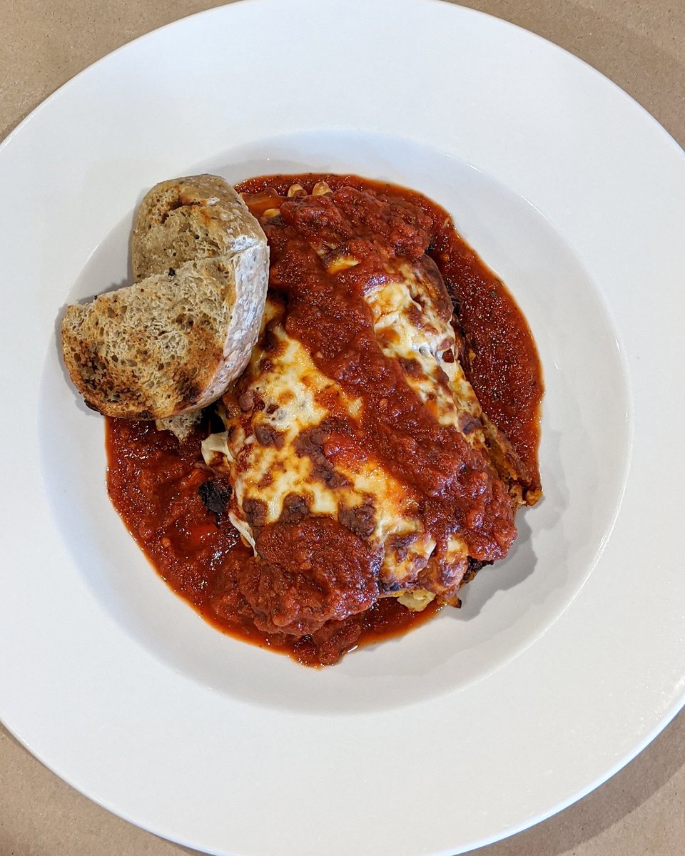 FellinisResto's tweet photo. Happy Sunday! That means Sunday Supper is available (take out only). Your choice of market or Caesar salad, choice of entree such as our classic lasagna and dessert! 

Open today 12-8pm

#fellinisstratford #takeout #sundaysupper #stratford https://t.co/vh86F4jzBx
