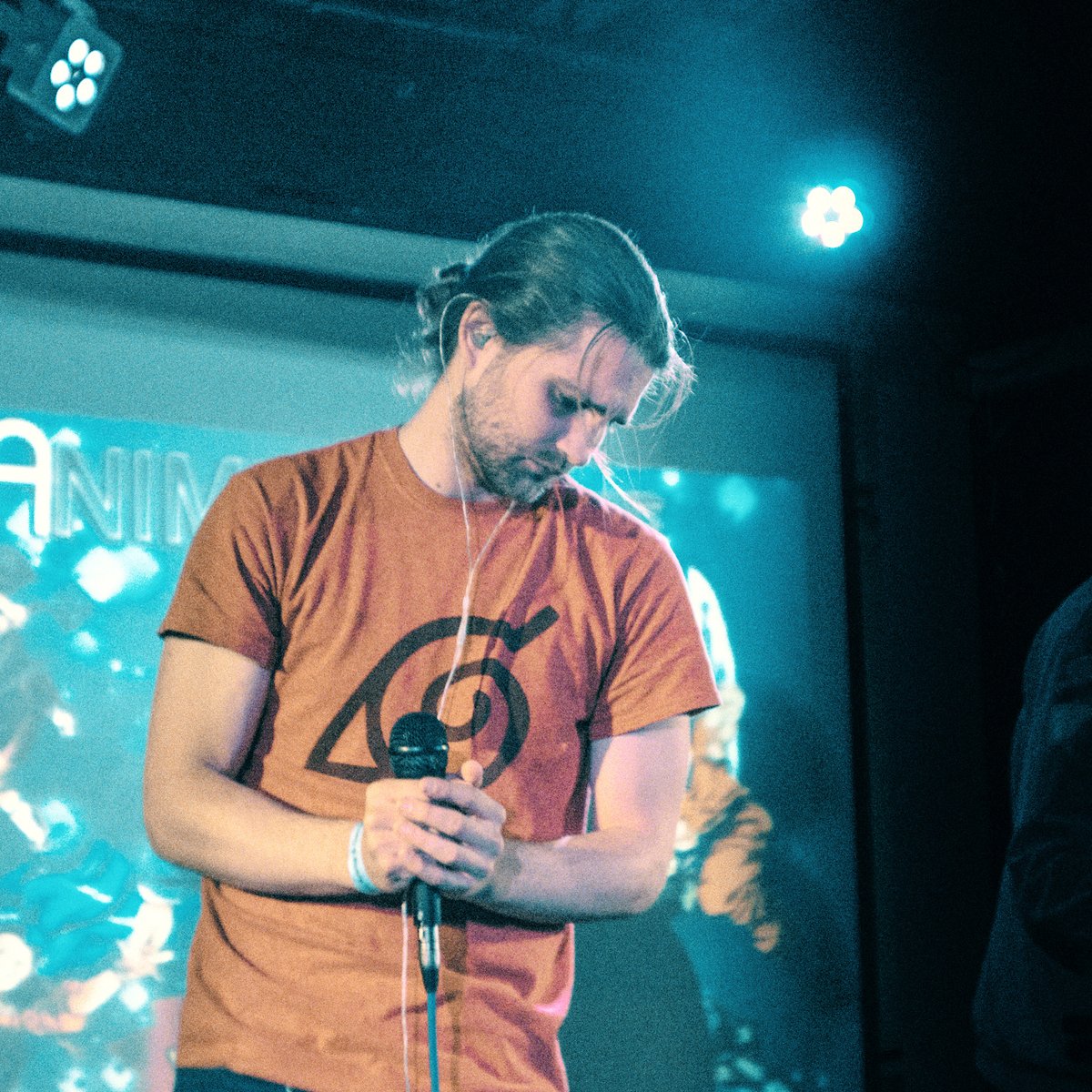 Official_UP_'s tweet photo. Gutted to not be able to play live in 2020, but happy to have made a live movie to give people a taster of what our live show would have been like. Hoping we can play plenty of gigs in 2021 🙂 photos from gig @Animeleague London

2020 Lockdown Session: https://t.co/uInyYt2ED0 https://t.co/FWDNddg1EV