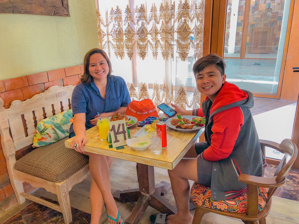 SgtLadringan's tweet photo. A well-deserved lunch in between hectic schedules. 😬 Happy Anniversary, pikot nako! ILYSB 🧡 #HappyThree https://t.co/2p0IIbRaaF