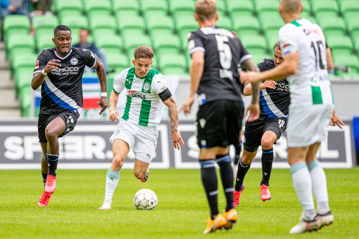 fcgroningen's tweet photo. 78' Nog ruim tien minuten te gaan. Goede kansen voor El Hankouri en Postema in de tweede helft, maar het staat nog altijd 1-1. 

El Kharbachi en Schreck komen in het veld voor El Hankouri en Suslov.  

(1-1)

#groarm https://t.co/QFX52bpuVC