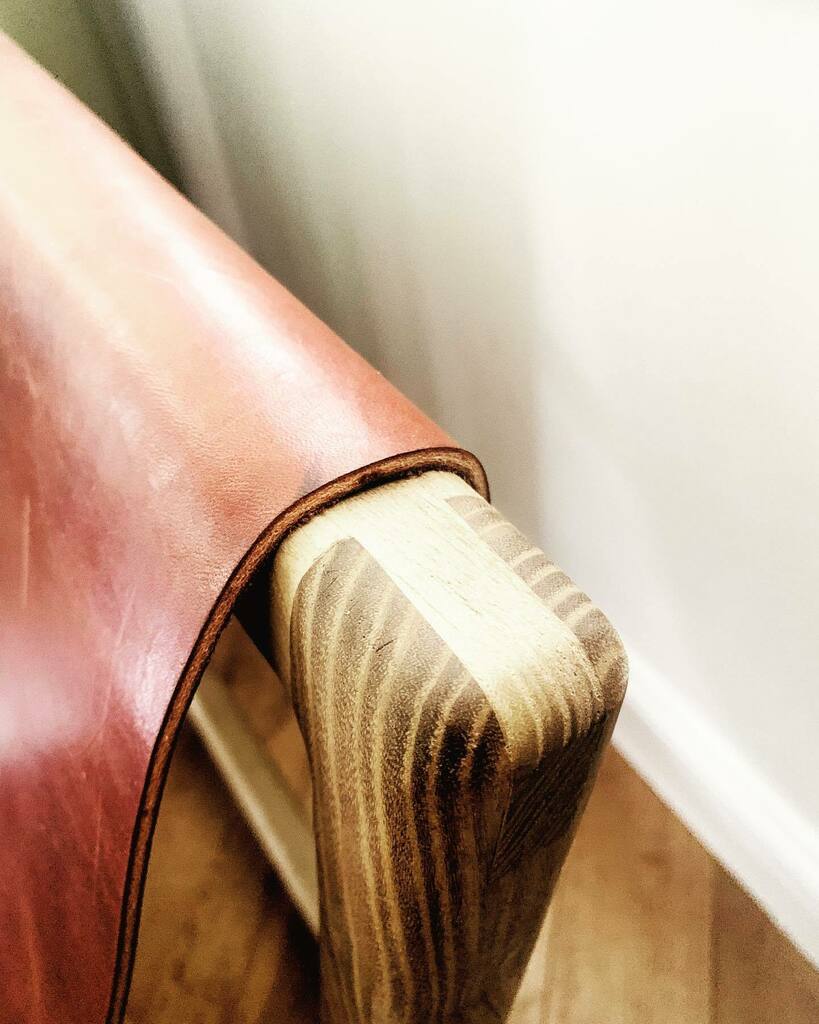 Bridal joint. Used this joinery on the backrest rail because there will be pressure both forward and backward depending on the way a person sits in the chair. And cuz it looks 🤤