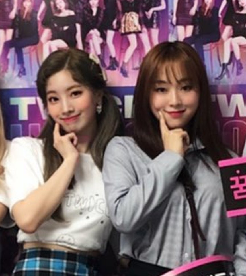Gahyeon attending twice’s concert? Dahyun inviting her?? look at their matchy poses! probably dahyun asked her to be matchy matchy bcs she’s cute like that and gahyeon just does whatever dahyun wants and this is the cutest thing in the world!