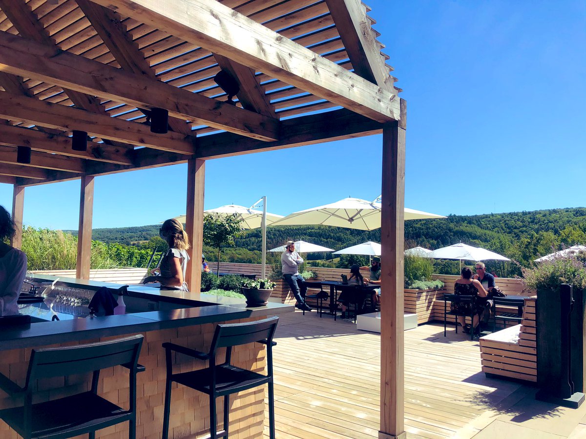 jennayCB's tweet photo. Labour Day weekend spent exploring the Vineyards in our beautiful province. What we have at our fingertips is world class! π #LuckettVineyards #Benjaminbridge https://t.co/exU7e9pFdE