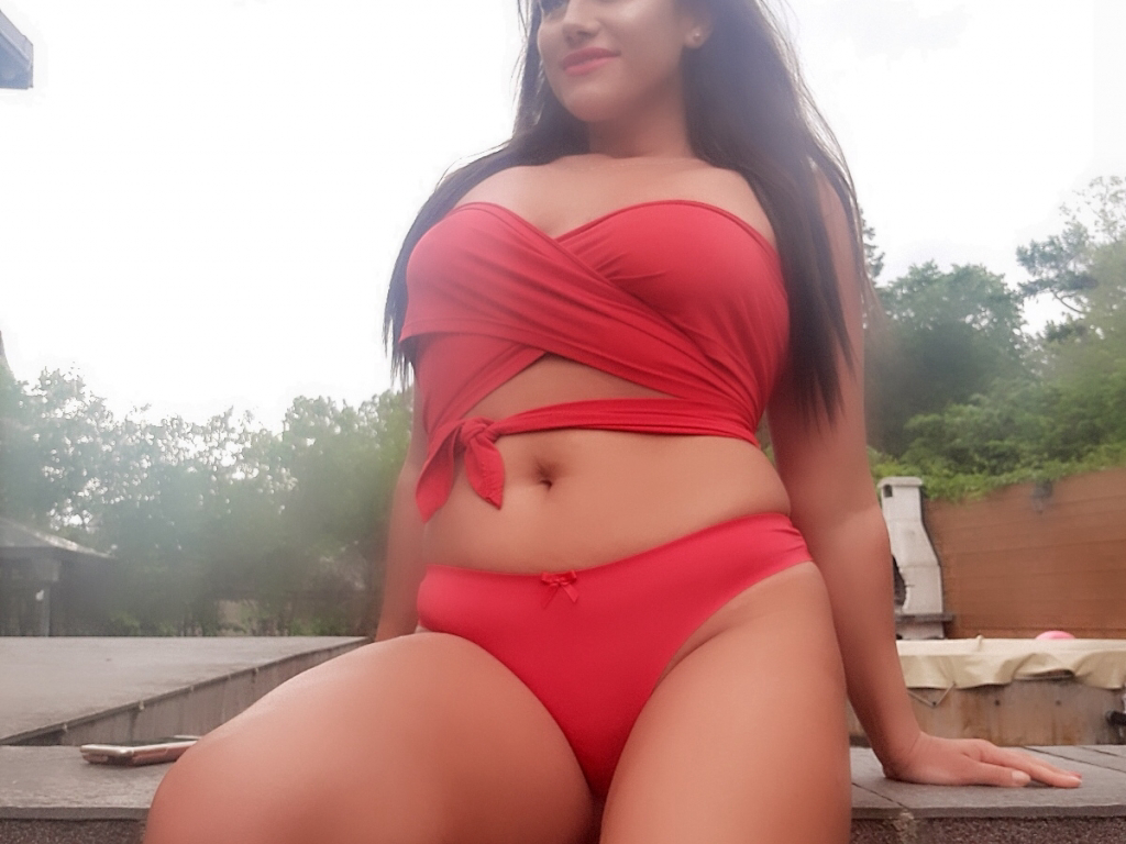 I'm online right now on skyprivate (live skype show). my private profile: profiles.skyprivate.com/model/676334-s… Please RT. thanks! #camgirl