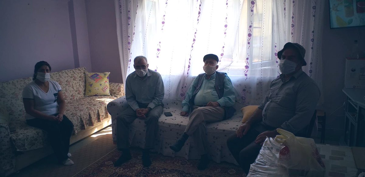 AkPartiTunceli's tweet photo. 📍Ovacık 🤲🇹🇷

Ovacık İlçemizde #SosyalDestekEkipleri miz kıymetli büyüklerimizi ziyaret edip hal hatrını sorup taleplerini karşıladı. 
@RTErdogan @Akparti https://t.co/27NOBNrLET