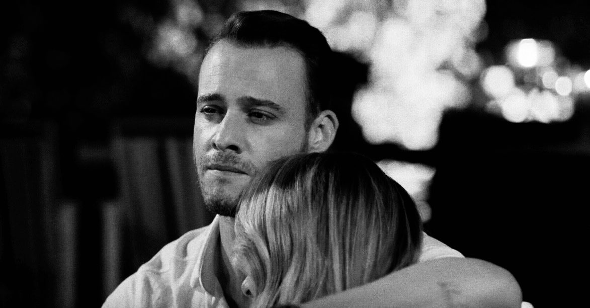 she feels his pain as he shares his moms condition.even when they are in a contractual relationship she tries to resolve the issue by setting things right for ayden,thereby gifting him the much needed peace/  #KeremBürsin  #HandeErçel  #SenÇalKapımı  #EdSer /