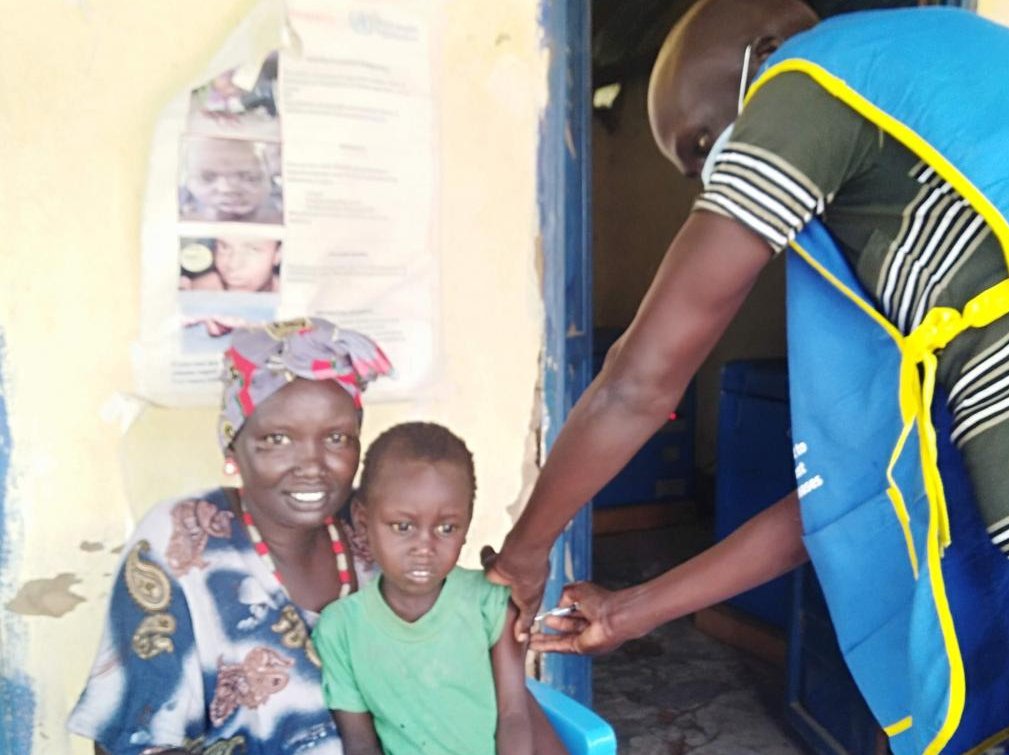 Many parents are unknowingly subjecting their children to deadly #vaccine-preventable diseases. “Given the horrible situation that I went through, I decided to always encourage my neighbors and relatives to take their children for vaccination.” #measles 
unicef.org/southsudan/sto…