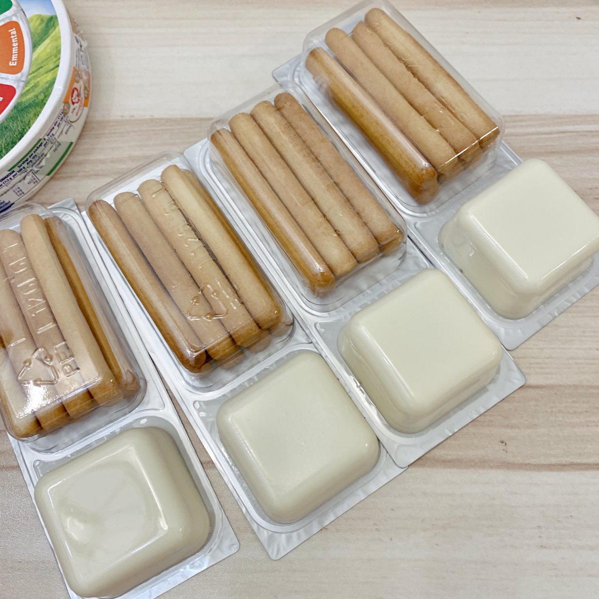 ilerbkitchen's tweet photo. Cheese dip วัวหัวเราะ 🐄 อร่อยร้องไห้ 
ดีนะ มันซอยเป็น 4 Trays 
ไม่งั้นฟาดหมด https://t.co/h5AkQh2Xmv
