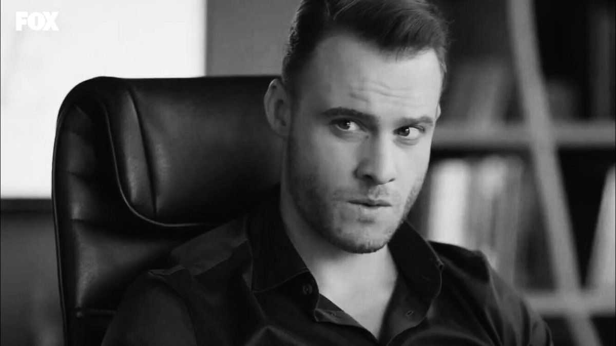 his father who hesitated to meet him on his bday,drops into his workplace to make him realize “this girl changes things”son-dad are comfortable enough to discuss matters under a roof. edas presence has reduced the friction in their relationship/  #KeremBürsin  #SenÇalKapımı