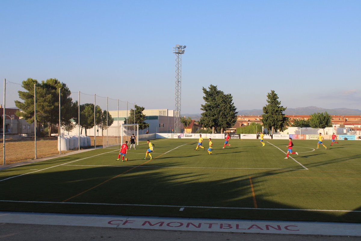 ofcfmontblanc's tweet photo. 🔴Els colors de l’arc de St. Martí durant l’escalfament preveien un partit favorable al CF Montblanc Amateur B “4a Catalana”

⚽️Tot i ser el primer partit de pretemporada i amb pocs entrenaments, l’equip va demostrar un gran joc! 

CF Montblanc 2
CEF Pla de Santa Maria 1 https://t.co/6T7pcYUuT7