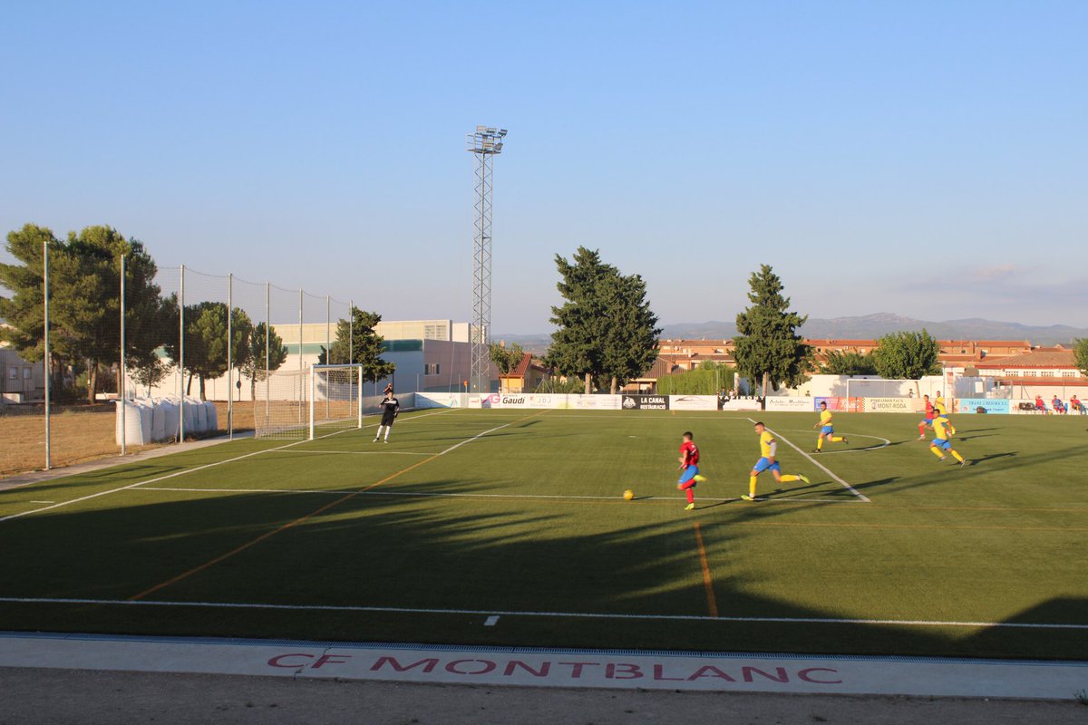 ofcfmontblanc's tweet photo. 🔴Els colors de l’arc de St. Martí durant l’escalfament preveien un partit favorable al CF Montblanc Amateur B “4a Catalana”

⚽️Tot i ser el primer partit de pretemporada i amb pocs entrenaments, l’equip va demostrar un gran joc! 

CF Montblanc 2
CEF Pla de Santa Maria 1 https://t.co/6T7pcYUuT7
