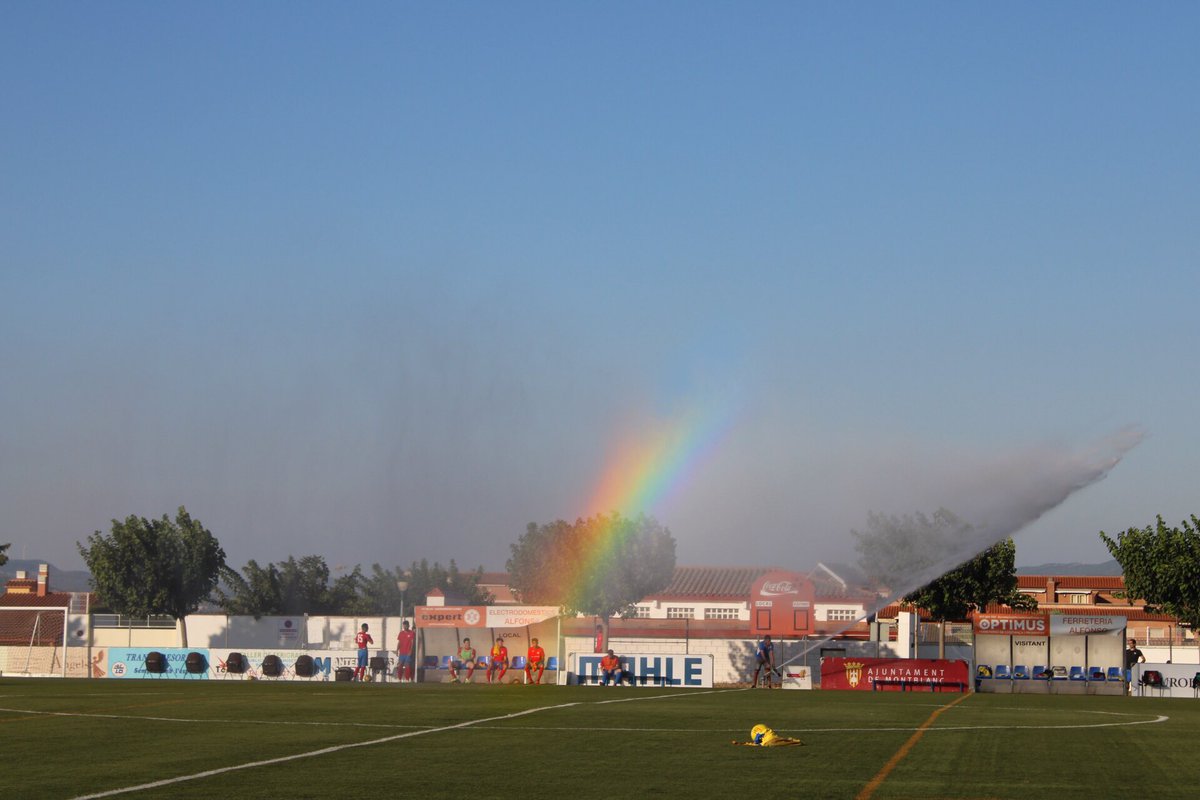 ofcfmontblanc's tweet photo. 🔴Els colors de l’arc de St. Martí durant l’escalfament preveien un partit favorable al CF Montblanc Amateur B “4a Catalana”

⚽️Tot i ser el primer partit de pretemporada i amb pocs entrenaments, l’equip va demostrar un gran joc! 

CF Montblanc 2
CEF Pla de Santa Maria 1 https://t.co/6T7pcYUuT7