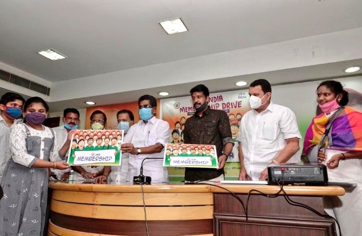 JawaharBalManch's tweet photo. Honorable @INCKerala President Shri @MullappallyR inaugurated the state-level membership drive of @ManchBal at Indira Bhavan in the presence of @chennithala, @Oommen_Chandy, @gvharigv, @KM_KPCC, @RamyaHaridasMP. https://t.co/gmaYpdVuS5