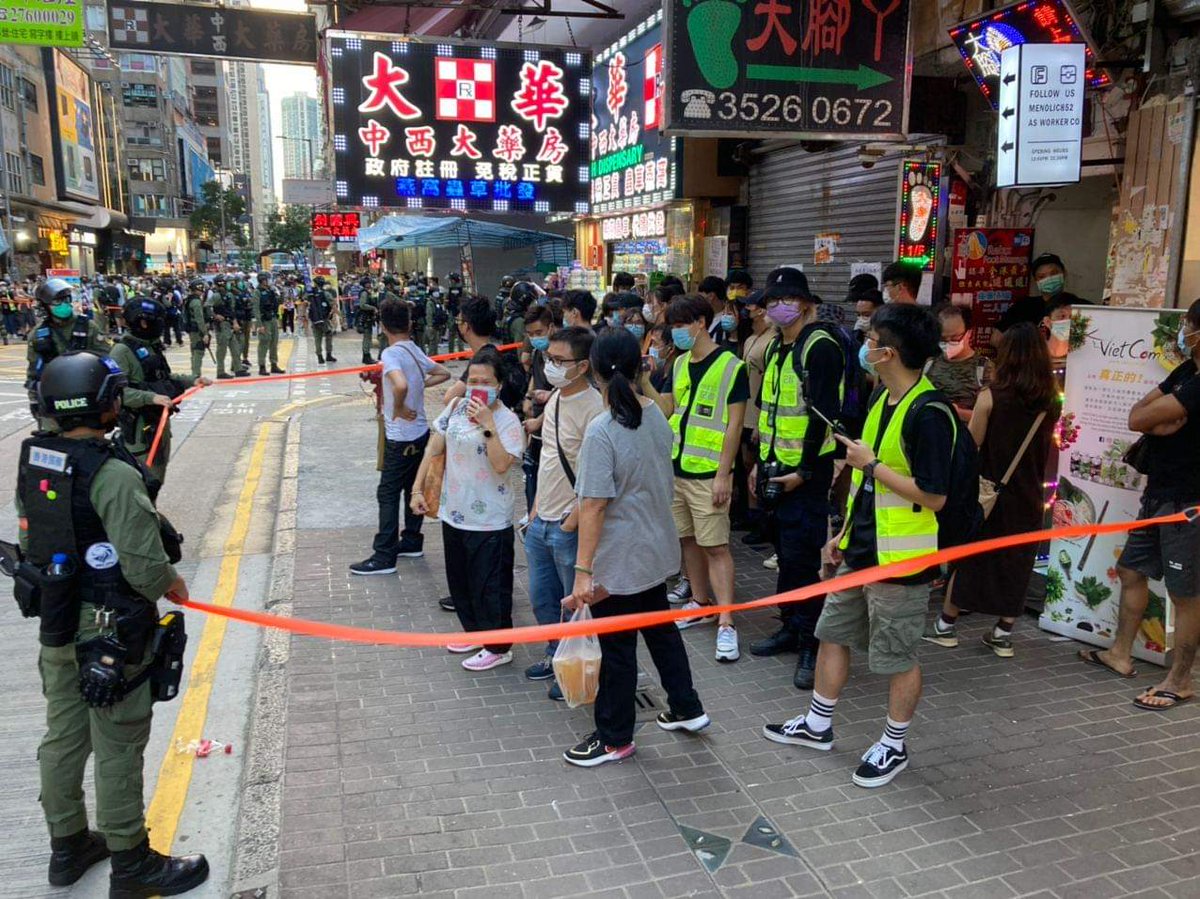 Carcarl777's tweet photo. @SkyNews Today was supposed to be the election day of Hong Kong, yet the tyranny delayed it in the name of pandemic prevention, while there was only 20 new cases a day.

Those "police" are attacking and kneeling on citizens, medics and journalists. https://t.co/2K6QbaPT2V