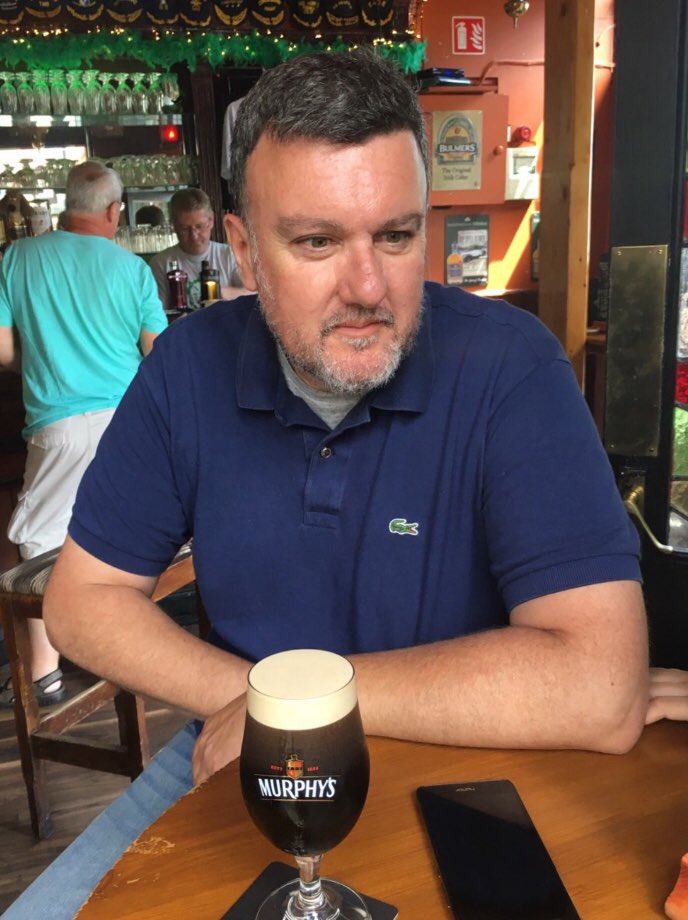 Un día nos veremos y me contarás a qué venía tanta prisa cabronazo, qué es eso tan importante que tenías que hacer ahí arriba y por qué nos dejas aquí abajo tan solos y tan perdidos. 
Tu familia y amigos te echaremos en falta. Te contaré cómo va el Elche CF.
Descansa en paz amigo