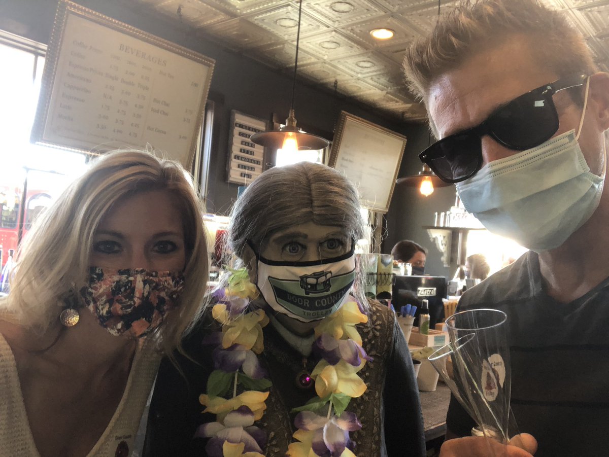 ASkrobutanas's tweet photo. Had a great time with #groovygladys at Door County Trolley! @DCTrolley Cheers! @Skrobutanas https://t.co/9pvL1jzZMz