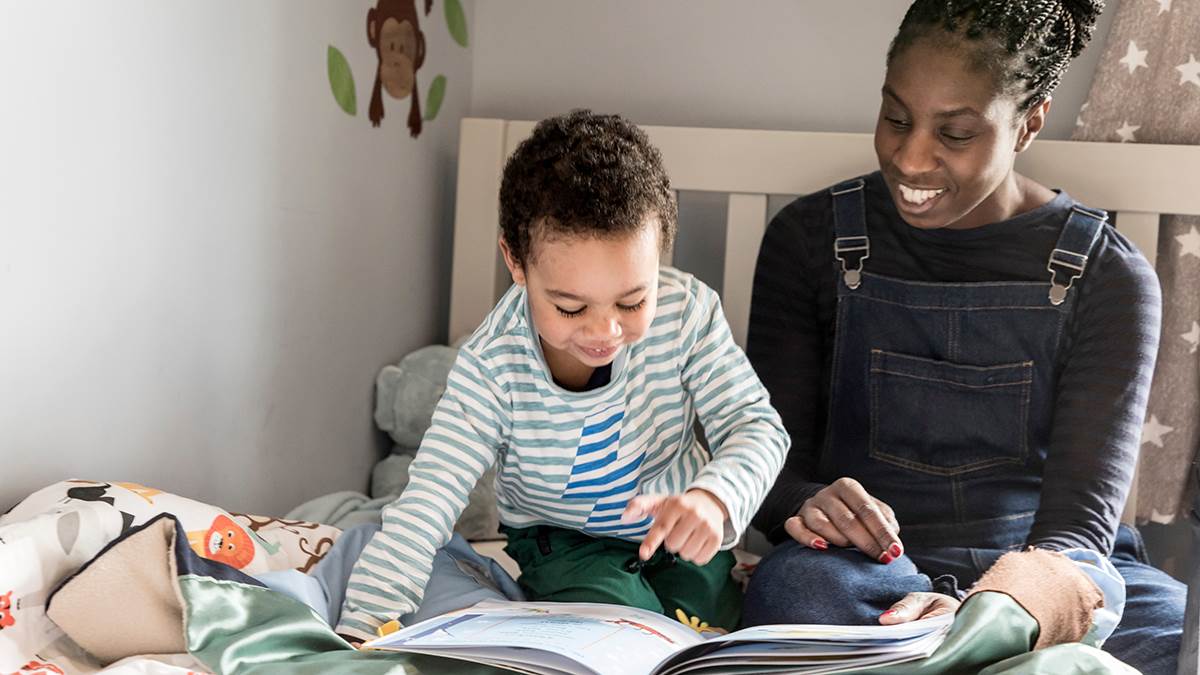 Booktrust's tweet photo. #ReadABookDay is the perfect time to share a story with your little one - it's so nice and relaxing cuddling up together! 

If you're nervous about reading out loud, don't worry - there's no right or wrong way to do it. Here are some tips that might help: https://t.co/Af0LQTF8ST https://t.co/VoQSrl4xAl
