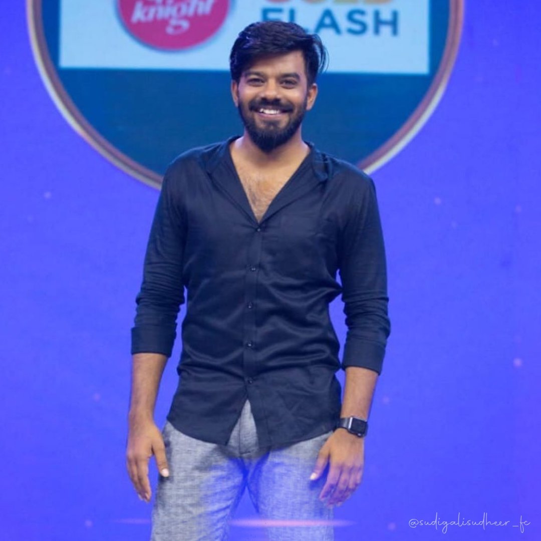 S_Sudheer_FC's tweet photo. 😍 ❤️ 😍

@sudheeranand ❤️ 🤩 😍 😘
Tonight in #SaReGaMaPaICON🎤
at 8 PM! 

#Hero❤️
#HandsomeHero💘 #StylishHero😍 #SudigaliSudheer #Sudheer #SSFC https://t.co/lwTG8bFRqO