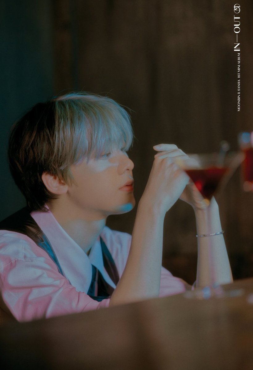 𝕾𝖆𝖓𝖍𝖆—☆ a new comer. nevertheless, the barkeeper might've already had a clear identification of who he is, aside the fact that he's one of the most successful CEOs in the city. But behind that title, he's harbouring a deep dark secret and he came to the tavern to seek help
