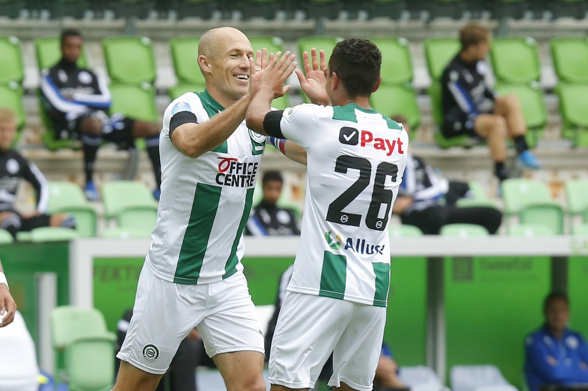 fcgroningen's tweet photo. 🗞️ FC Groningen sluit oefencampagne af met een gelijkspel tegen @arminia 

Arjen Robben scoorde bij zijn rentree in eigen huis. Lees het wedstrijdverslag op de site. 

➡️ https://t.co/6GmRucrEtU

#groarm https://t.co/W3MCz3nrje