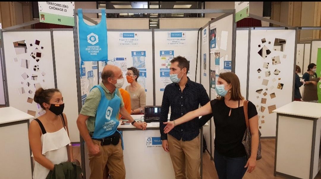 changeonsasn's tweet photo. Une partie de notre collectif était au forum des associations d'#Asnières ce week-end !

Merci à toutes les associations mobilisées ce week-end et toute l'année pour notre ville ! https://t.co/OXe1QuO8p1