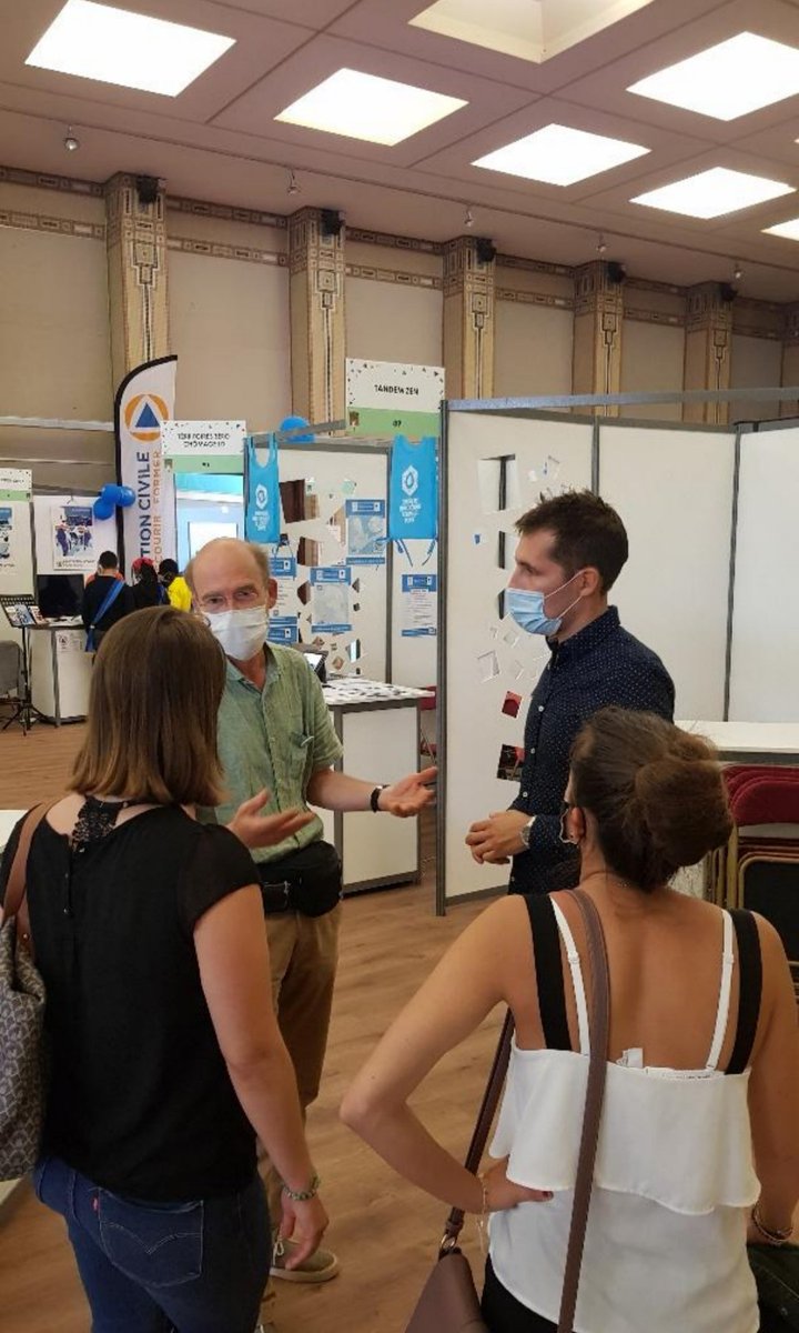 changeonsasn's tweet photo. Une partie de notre collectif était au forum des associations d'#Asnières ce week-end !

Merci à toutes les associations mobilisées ce week-end et toute l'année pour notre ville ! https://t.co/OXe1QuO8p1