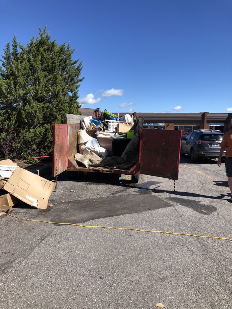 hwfottawa's tweet photo. Had a great day with team with beautiful weather Served 5 clients who were in need of everything and we were able to supply them with all they needed Big thx to our visitors movers &amp; bundlers for making the day a success #Teamwork #Volunteering #helpingneighbours #ottawa https://t.co/5CpVvqrEnl