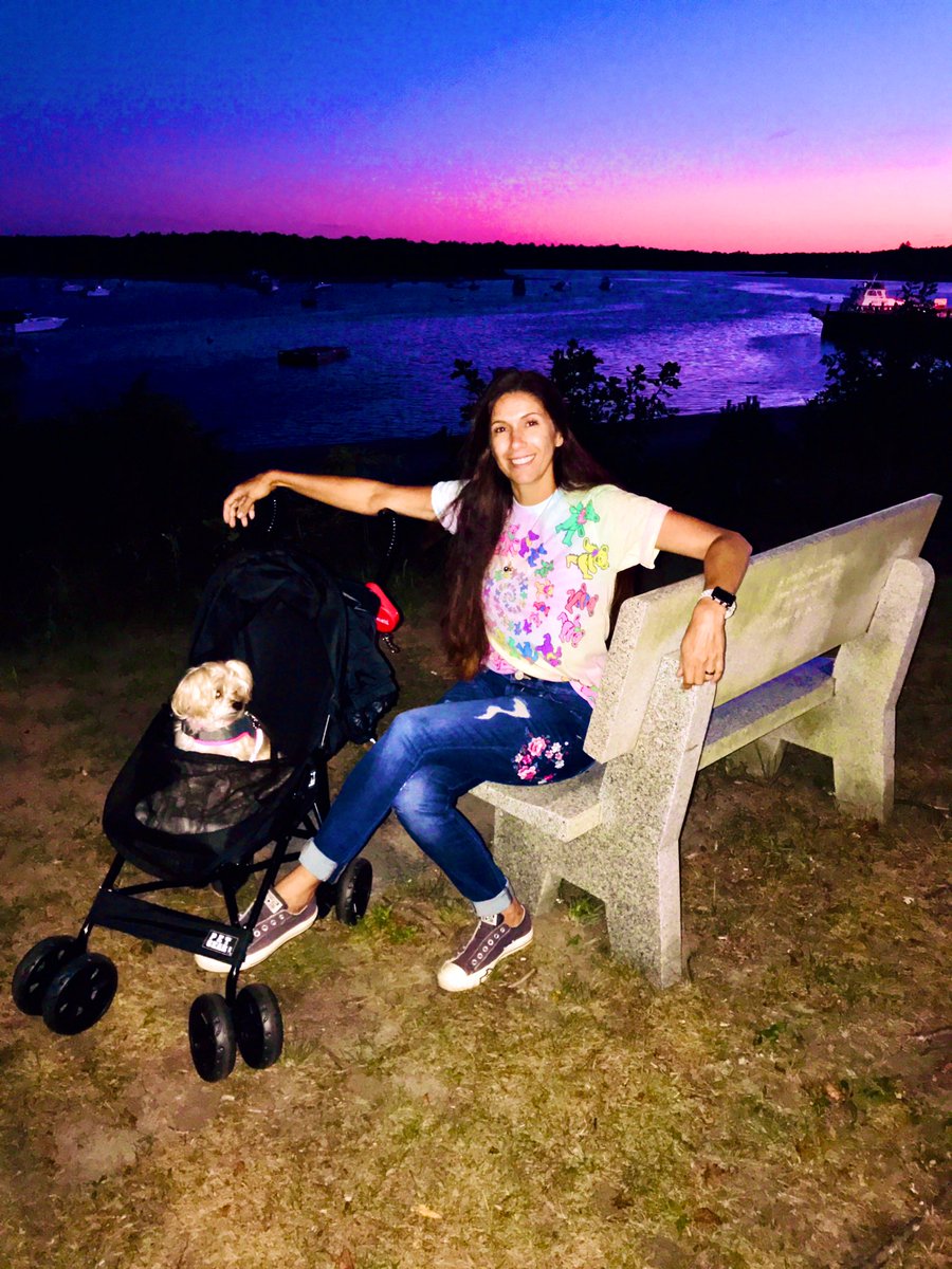 TigerRose420's tweet photo. Wearing my groovy shirt!
And matching all the colors of the sunset.
#Grateful @liquidbluetees
#DancingBears #GratefulDead
Happy Sunday friends!
#BuzzardsBay #OnsetBeach
#HappyLaborDayWeekend https://t.co/ycTet1uUgb