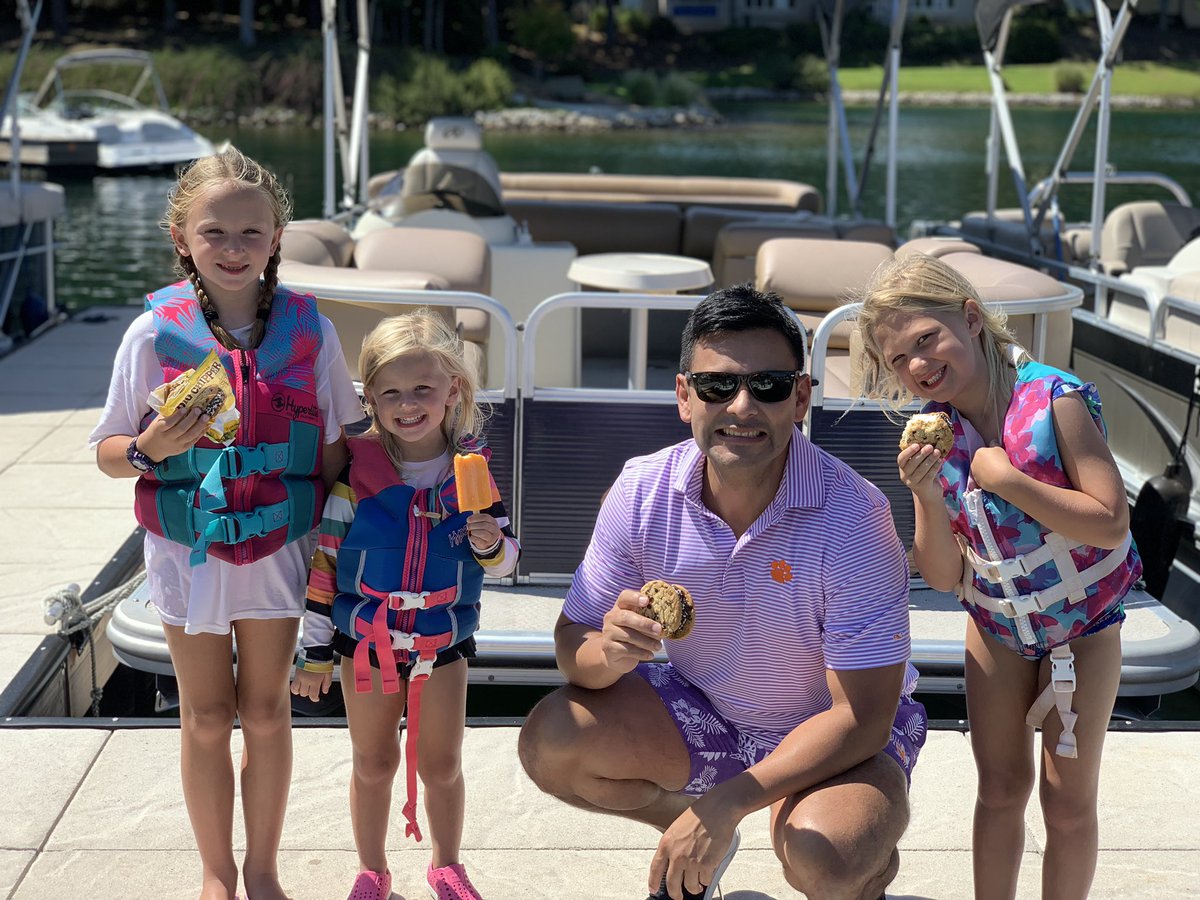 julio_clemson's tweet photo. Tomorrow we broccoli, but today is for ice cream. #family #unclejulio #niecesarethebest #icecreamtoday #lakelife https://t.co/VEbm5hMa1i