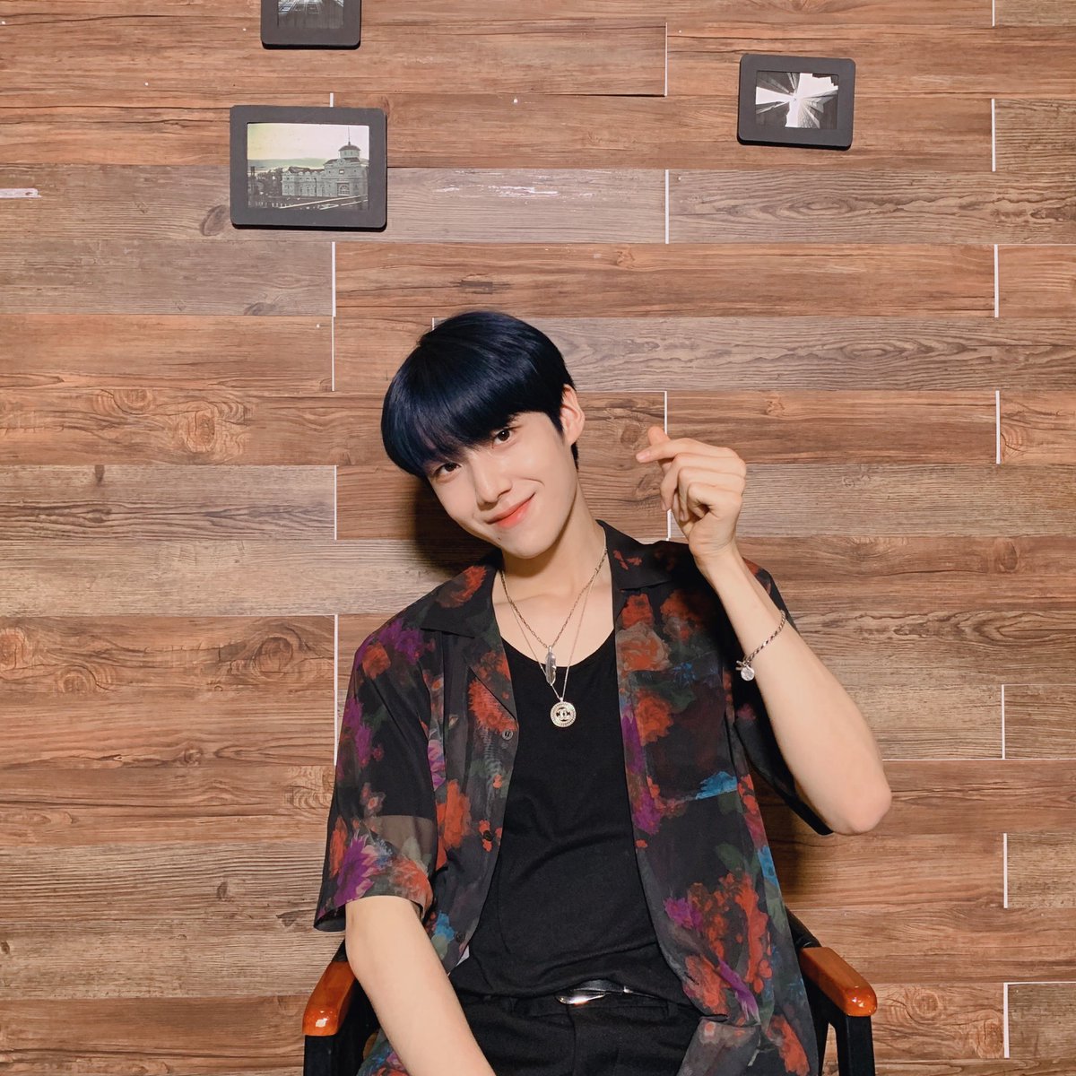 LES_BNM's tweet photo. [#이은상] 

1주차 팬사인회 완료🎶
다음 주에 또 만나요🧡

#LeeEunSang #BeautifulScar #브랜뉴뮤직 #BRANDNEWMUSIC https://t.co/oLGKonBV5P