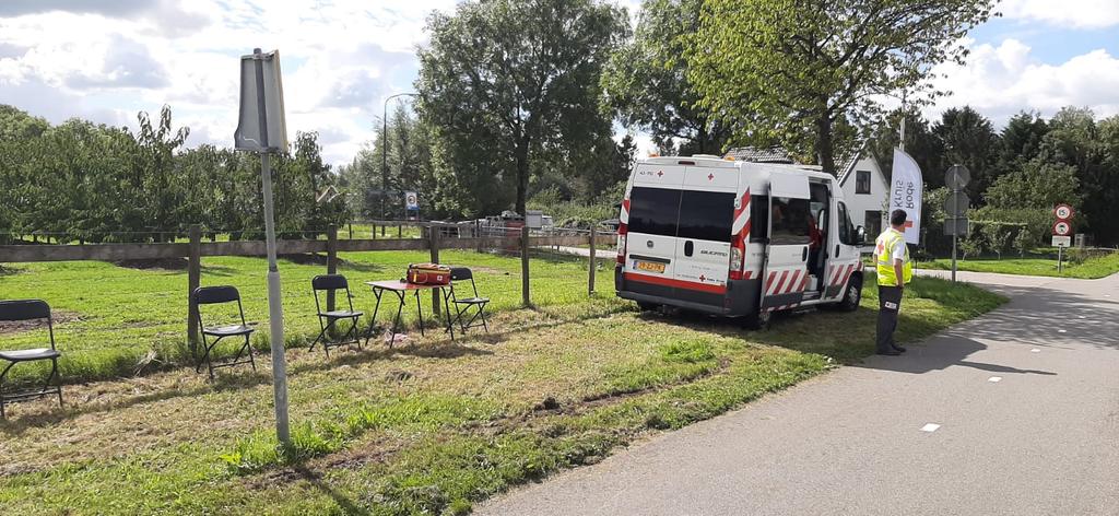 RodeKruisGouda's tweet photo. Mobiele EHBO-post met #coronaproof wachtrij bij #Nazomerloop @Avantri @CitySchoonhoven https://t.co/5nEZzePgWJ
