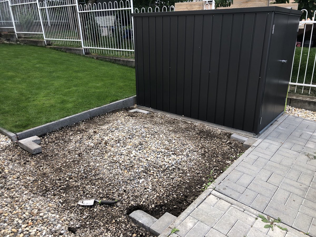 reisingerg's tweet photo. Belekeztem egy újabb projektbe a háznál… :) A #biohort bringa tátroló mellé építek még egy tárolót fából. Ma megvettem a kerethez szükséges gerendákat. Megcsinálom a sarkokat, csiszolás, festés, építés. https://t.co/swpe9UqapK
