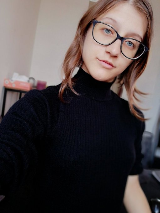 Getting my sass on in my Steve Jobs turtleneck on stream today // https://t.co/nlSxQ18U0E https://t.<a href="/tag/mvsales"class="tags"><span>#mvsales</span></a>