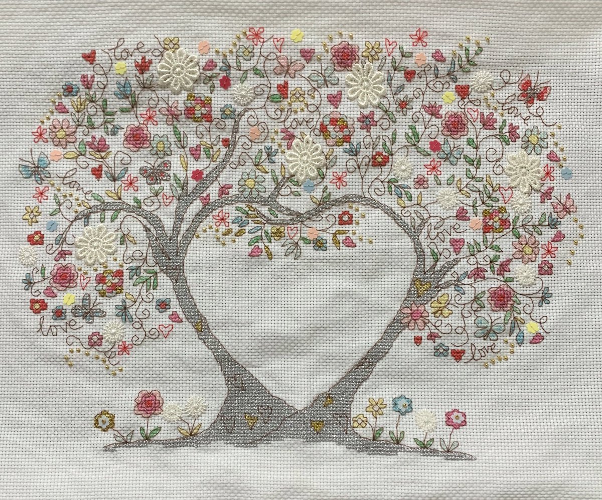 saki___xst's tweet photo. <bothythreads>
Love Blosssoms 完成しました！
クロスステッチ の完成作品第一号になりました❣️
ハートの木の真ん中は、時が来たら
名前と日付を入れて額装する予定です💕

2020.06.28.〜2020.09.06. 

#クロスステッチ
#ボシースレッズ
#bothythreads https://t.co/t4R0ZoPqYH