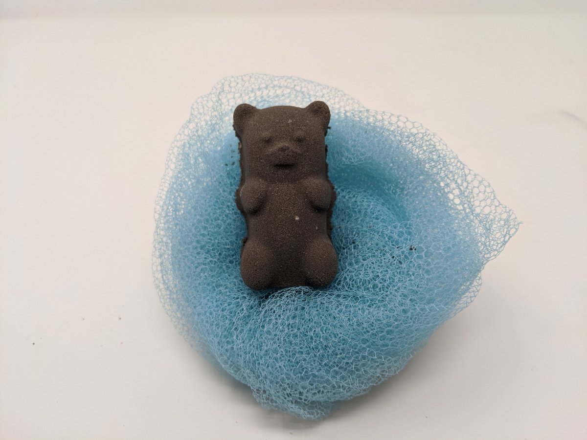 JumpyJellybean_'s tweet photo. Apple Pie, get your hands on the last four apple pie scented bears before they are gone. Drop this dark brown bear into your water and watch as a burst of red and green come exploding out. Non staining and fun for all ages. Shimmery so give your skin a nice highlight 🍏 🥧 https://t.co/GivTQMBaLN