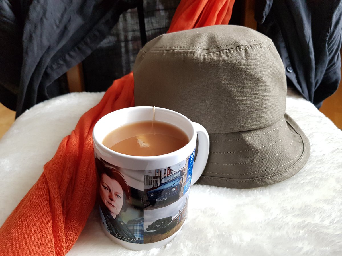 _Lilla_E's tweet photo. @ForumBooks @AnnCleeves Getting ready! #TheDarkestEvening #Vera #theNewVera #AnnCleeves #ForumBooks @AnnCleeves @ForumBooks @homewith4indies https://t.co/I1vPmyZ6Iq