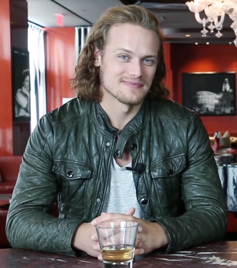 That perfectly charming side smile! #SamHeughan