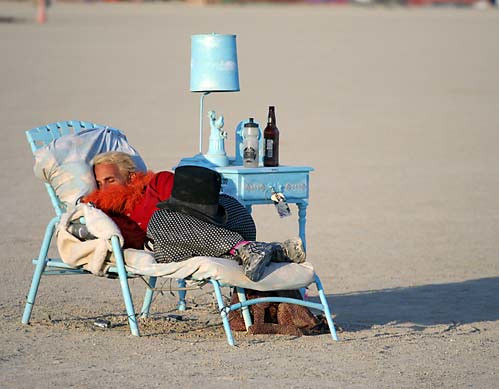burningman's tweet photo. It's Sunday morning and there are sleeping humans everywhere. Who has to wake up and strike camp? #burningman #blackrockcity #multiverse
.
BRC, 2005 (Photo by Scott London) https://t.co/AW0Qkcye2t