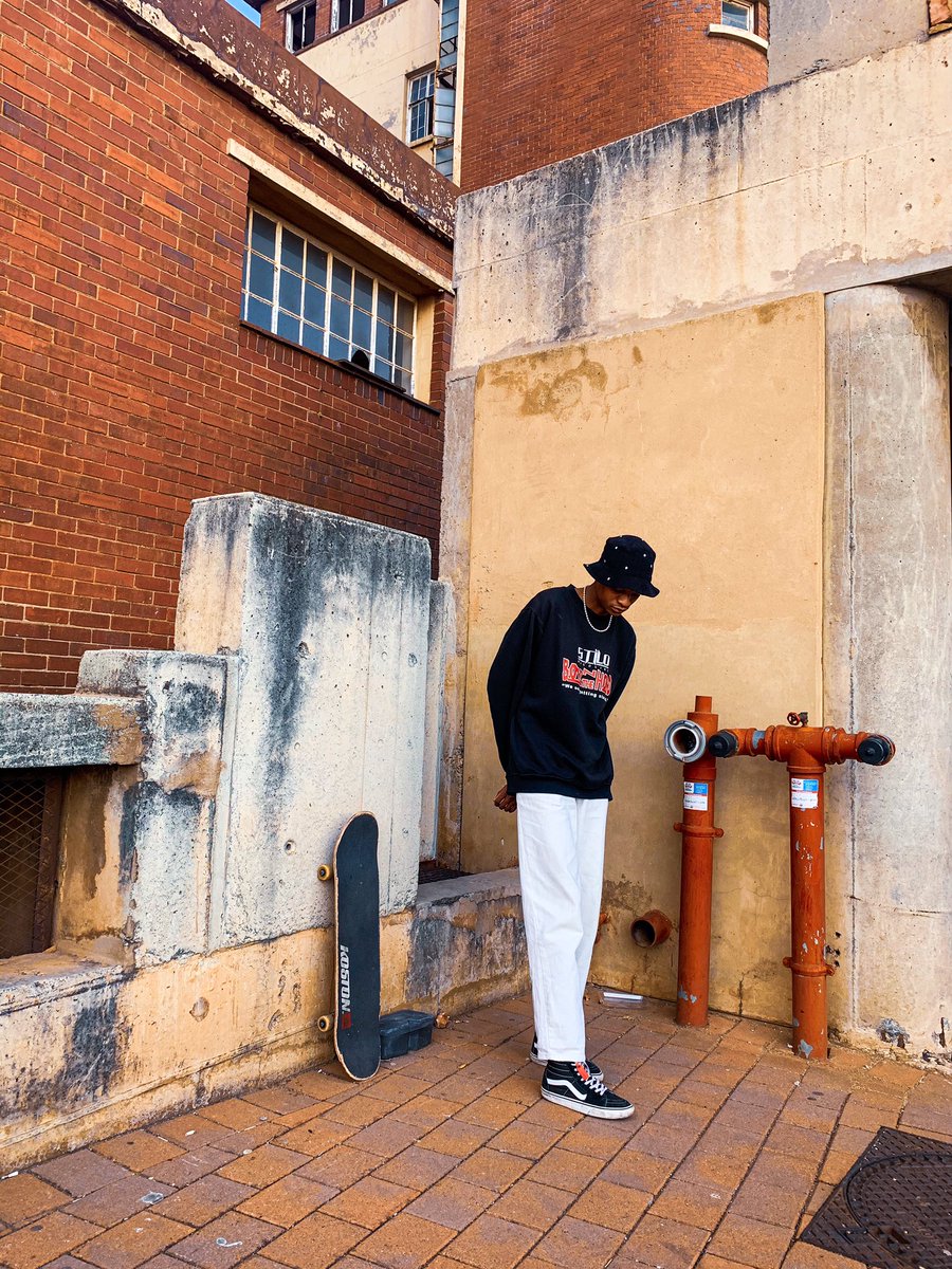 Ohhh_jaden's tweet photo. Who’s listening to @StiloMagolide_ new tape? #mbuzilevel https://t.co/KlM3mjIsqH