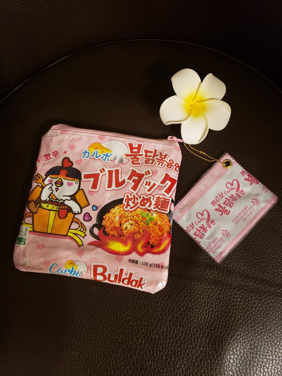 Rimi51549573's tweet photo. #カルボ
#ブルダック
#韓国
#韓国好きな人と繋がりたい 
#ハンドメイド
#リメイクポーチ https://t.co/YDfclJjMge